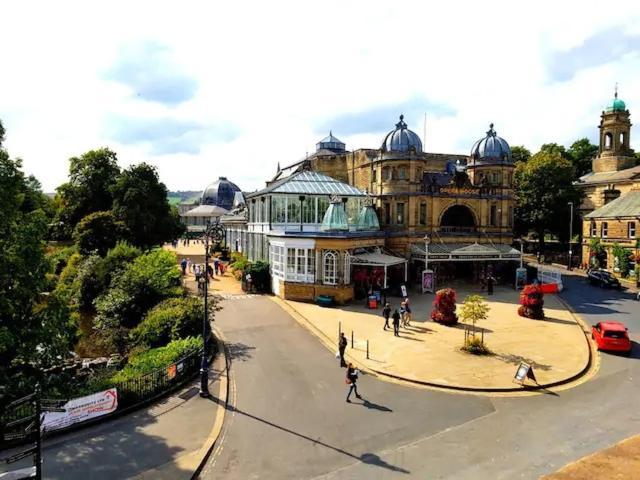 No 6 The Square Tearooms &