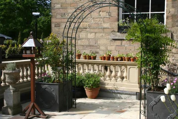Hotel No 6 The Square Tearooms & Buxton (Derbyshire)