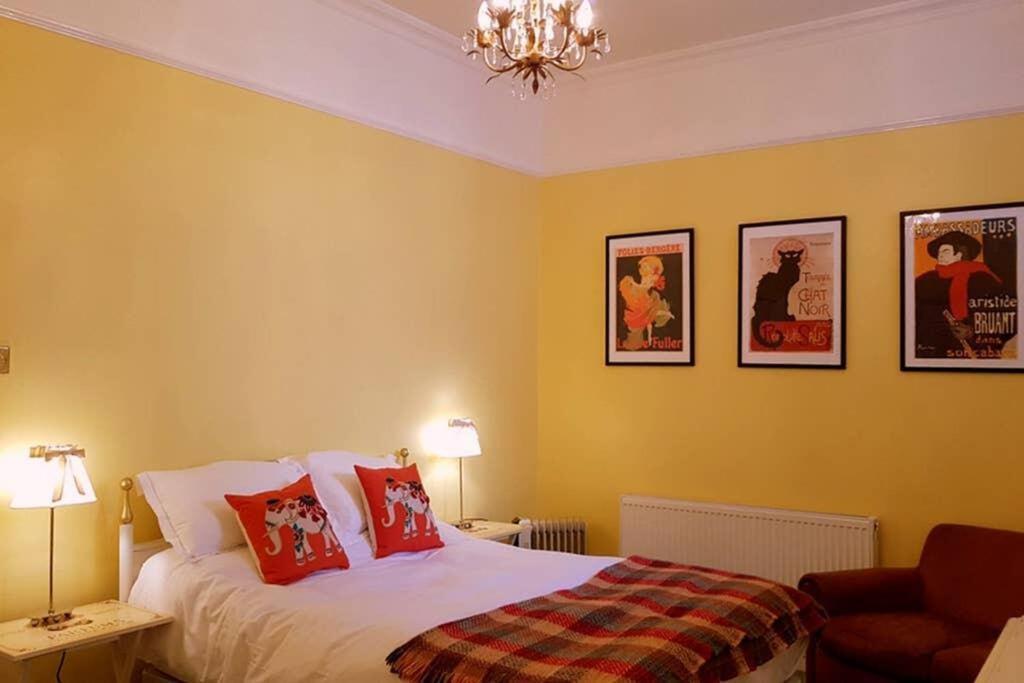 No 6 The Square Tearooms & Hotel *